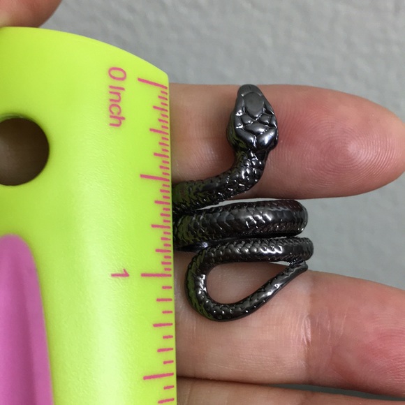 🖤New Snake ring - Picture 8 of 13